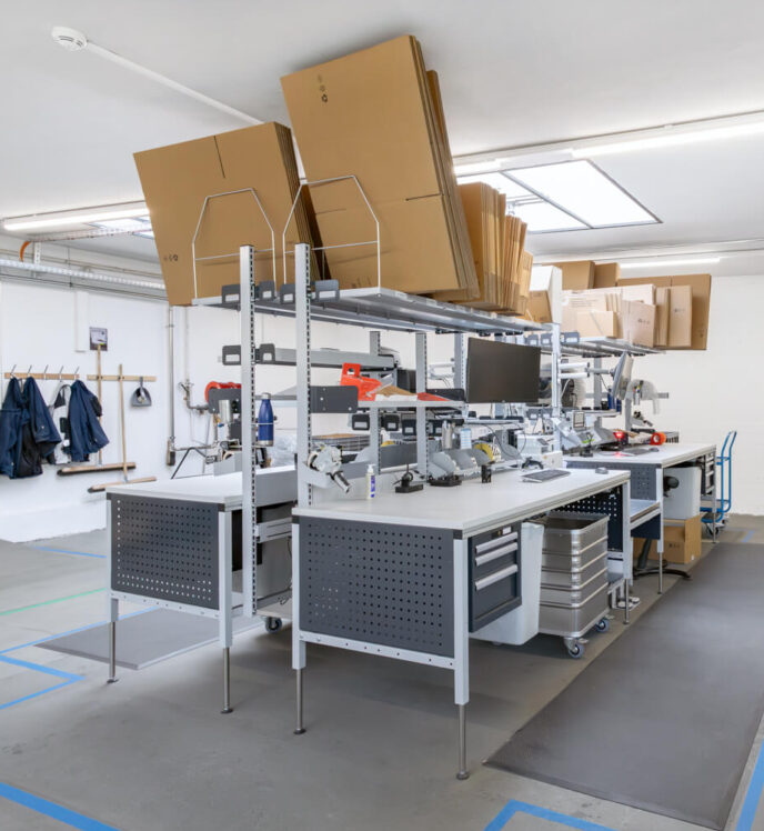 ERGO-line packing stations with 4 ERGO-Basic tables