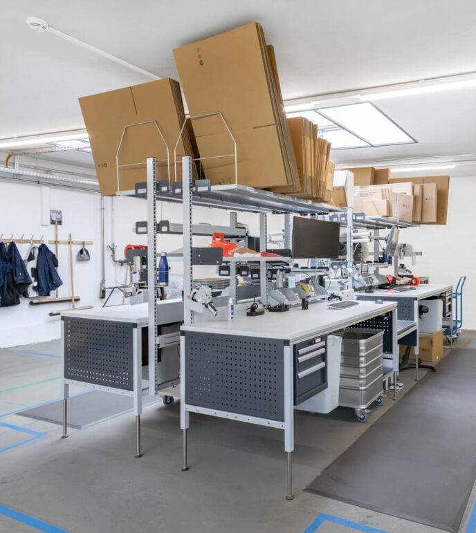 ERGO-line-ERGO-Basic_Packtisch-GWF_AG_Luzern-022 ERGO-line packing stations with 4 ERGO-Basic tables