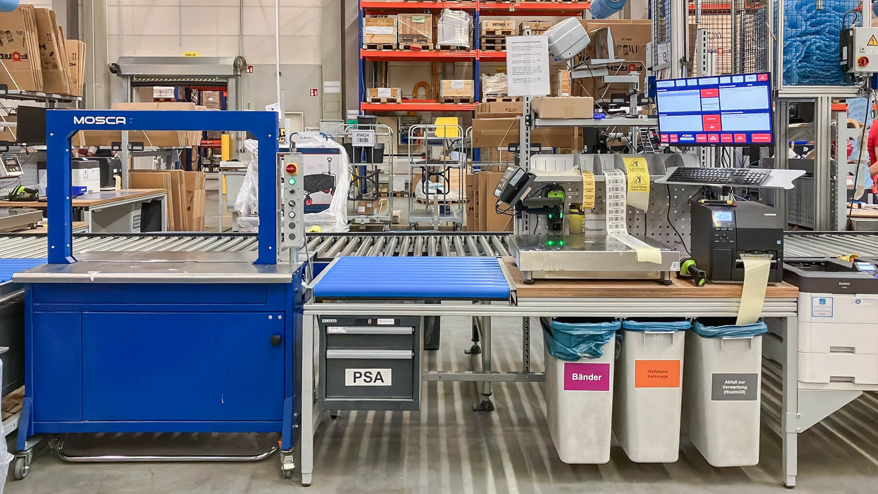 Arbeitsplätze ERGO-line_Bereich-Schnellschuss ERGO-line Packtisch ERGO-Basic mit Schubladen, Containern und EDV-Ablagen