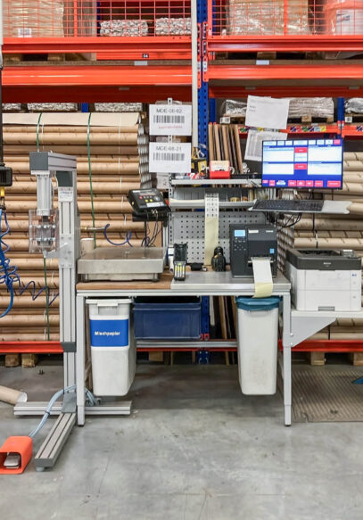 Arbeitsplätze ERGO-line_Bereich-Langgut ERGO-line Packtisch ERGO-Basic mit EDV-Aufbau