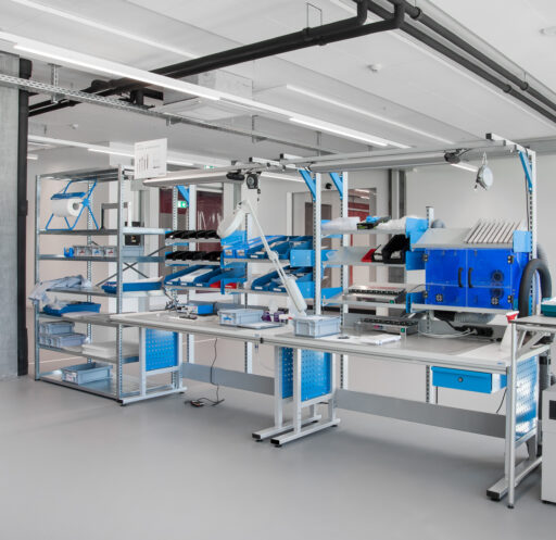 ERGO-line_Montagearbeitstisch_Federzug_Leuchten_1_1600x1400-c1s1q85 (2)